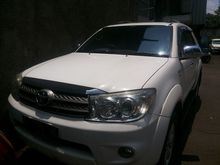 Mobil Fortuner Putih