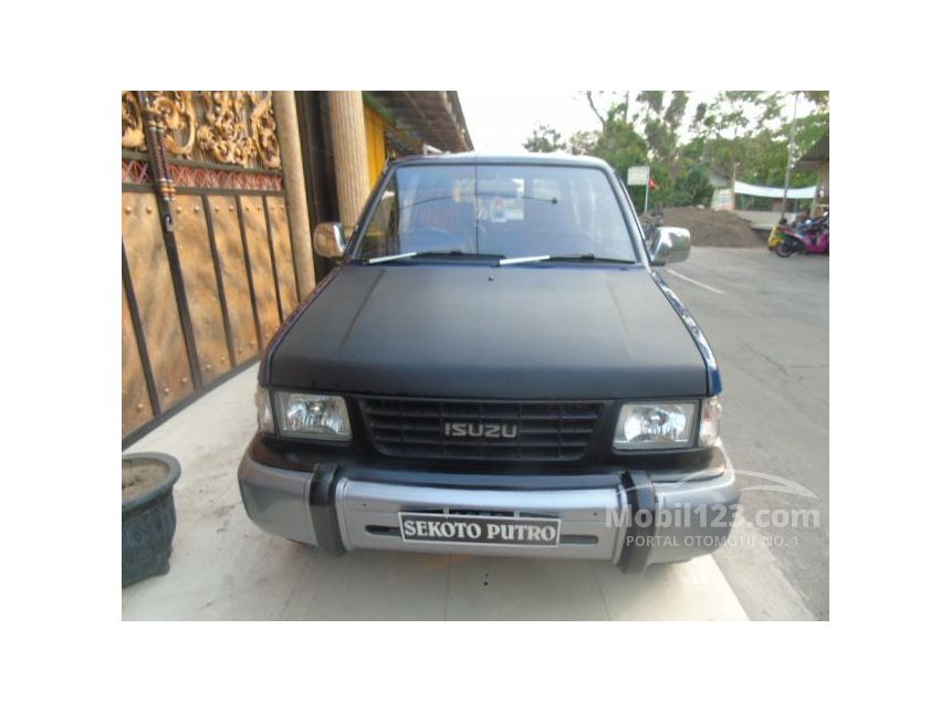 Jual Mobil  Isuzu  Panther  1997 2 5 di Jawa Timur Manual MPV 