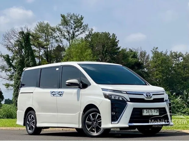 Toyota Voxy Bekas: Pilihan Cerdas untuk Keluarga Modern yang Aktif