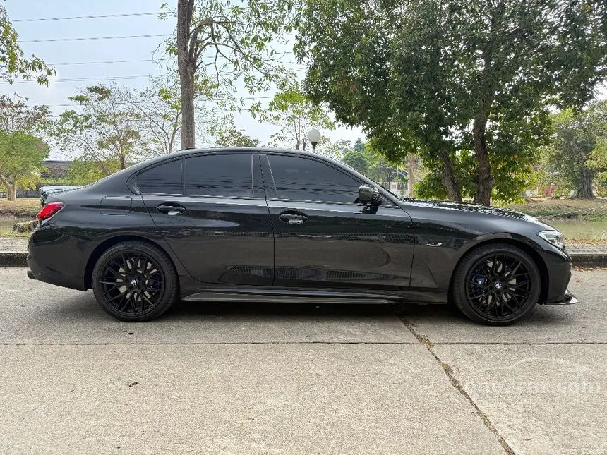 2022 BMW 330e M Sport Sedan