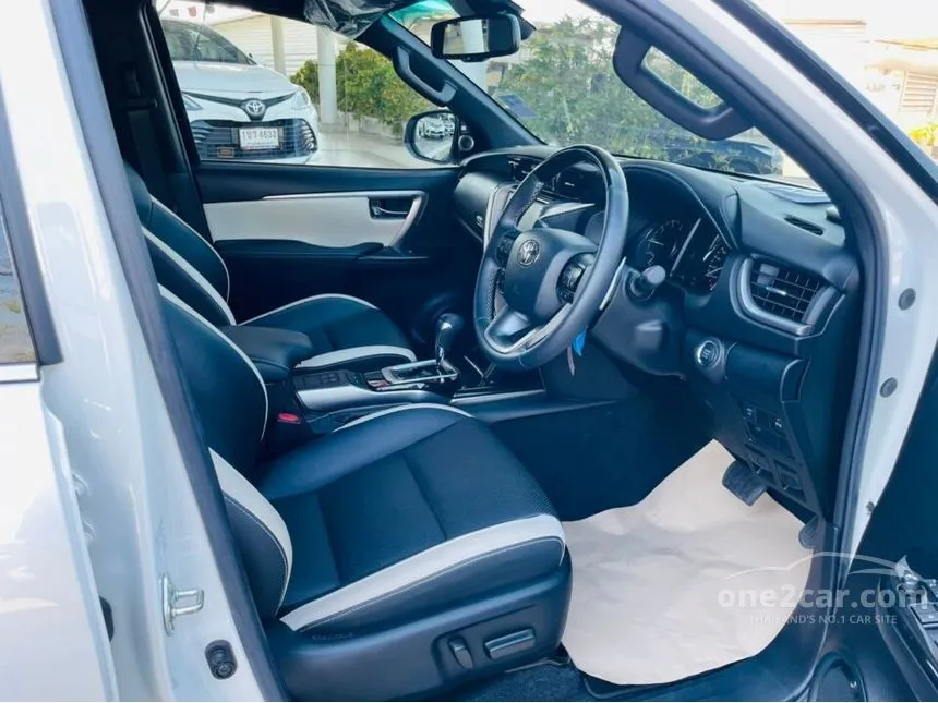 2021 Toyota Fortuner Legender SUV