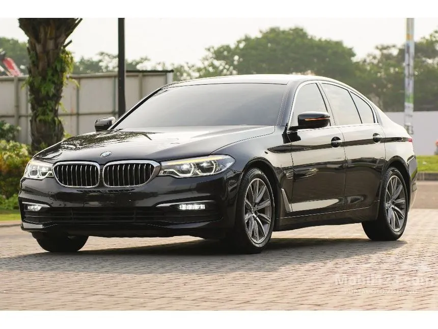 2020 BMW 520i Luxury Sedan