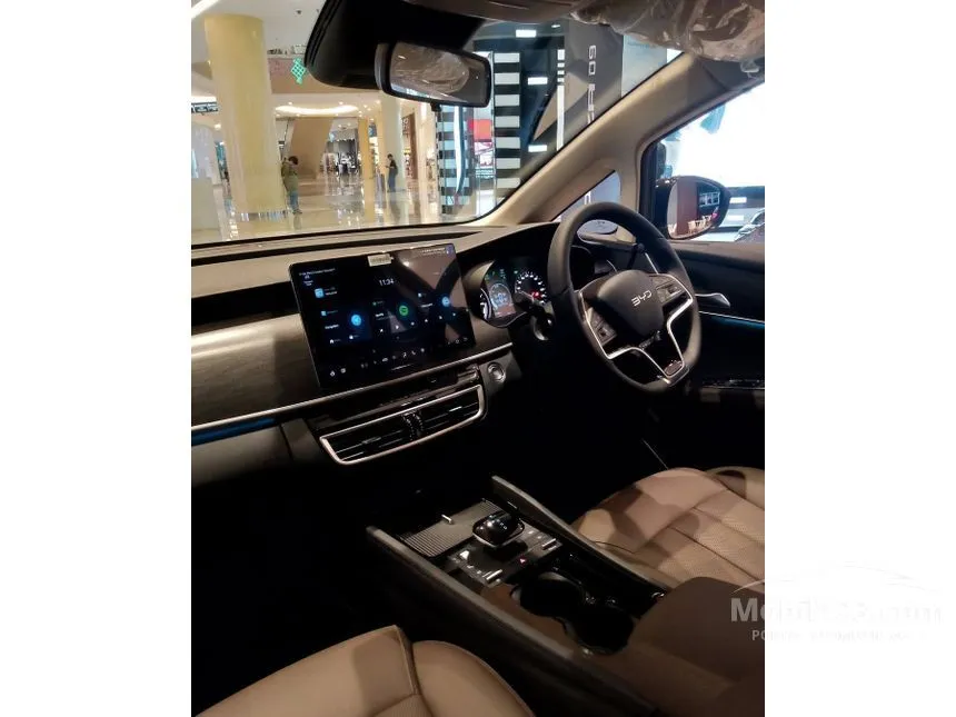 2025 BYD M6 Superior Captain 6 Seater MPV