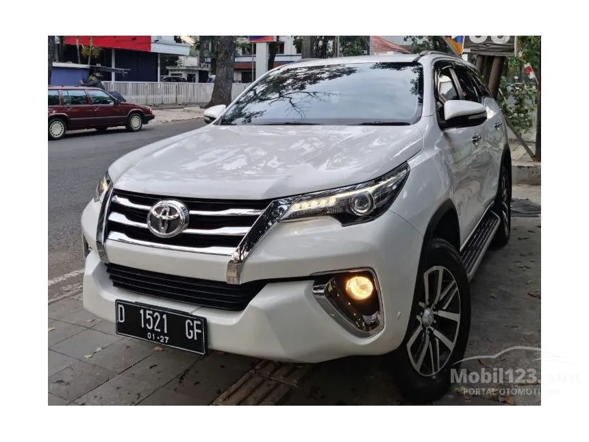Jual Mobil Toyota Fortuner 2017 VRZ 2.4 di Jawa Barat Automatic SUV Putih Rp 434.000.000