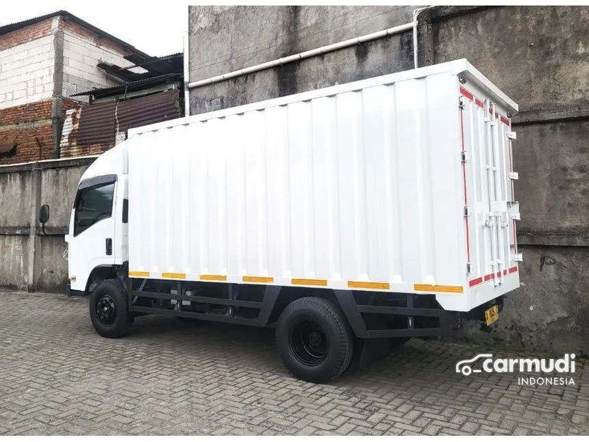 2022 Isuzu Elf NMR 81U Trucks