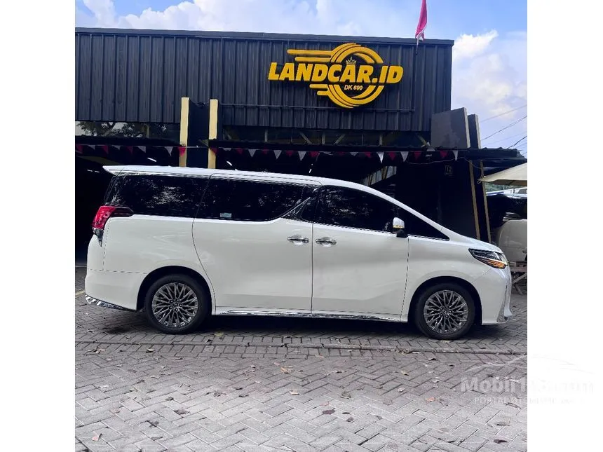 2020 Lexus LM 350 4 Seater MPV