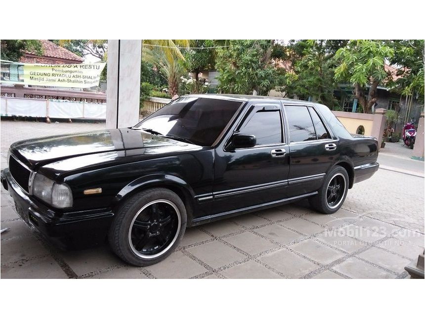 Jual Mobil  Nissan Cedric 2004 3 3 Diesel  Sedan  3 3 di Jawa 