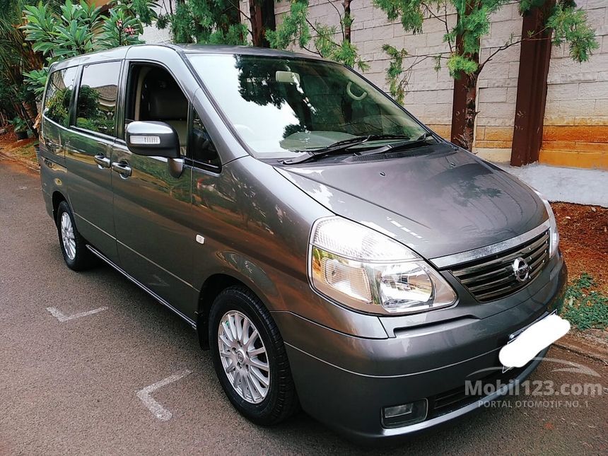 Nissan serena 2011