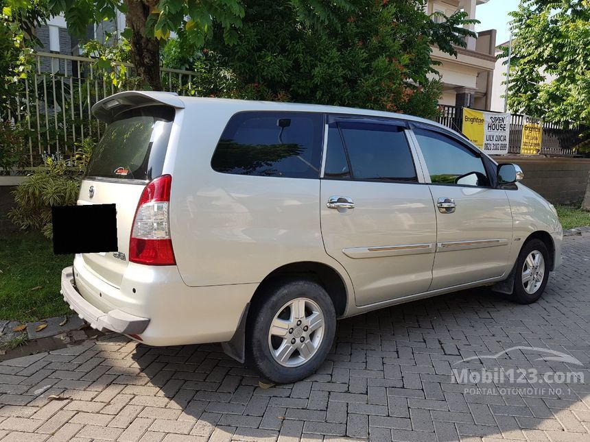 Jual Mobil  Toyota Kijang Innova  2010 E 2 5 di Jawa  Timur  