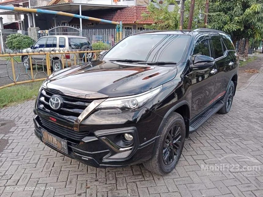 Jual Mobil Toyota Fortuner 2020 TRD 2.4 di Jawa Timur Automatic SUV Hitam Rp 440.000.000