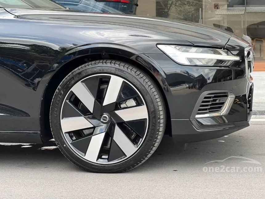 2024 Volvo V60 Recharge Ultimate T8 Wagon