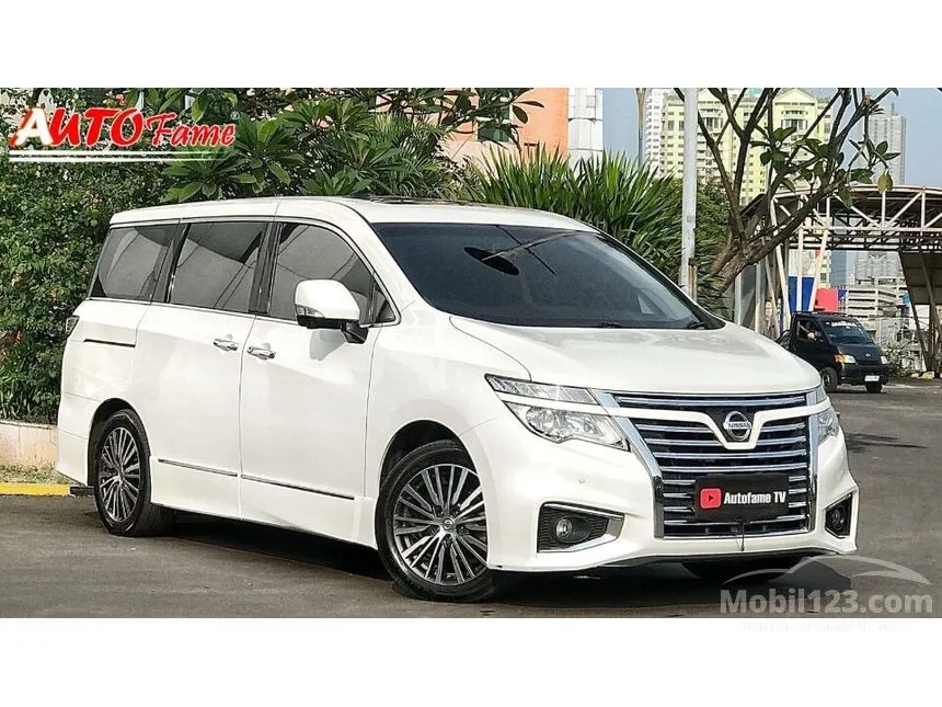 Jual Mobil Nissan Elgrand 2014 Highway Star 2.5 di DKI Jakarta Automatic MPV Putih Rp 345.000.000