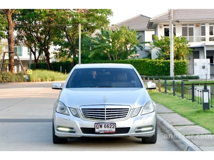 2011 Mercedes-Benz E200 CGI BlueEFFICIENCY Sedan