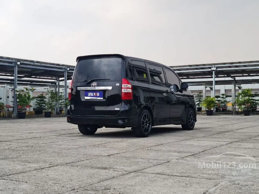 2013 Toyota NAV1 V MPV