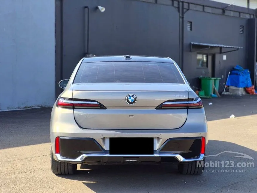 2023 BMW 735i M Sport Sedan