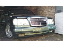 1994 Mercedes-Benz E220 Sedan