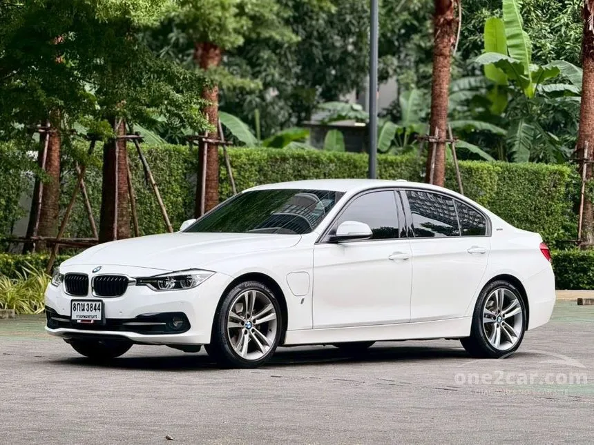 2019 BMW 330e M Sport Sedan