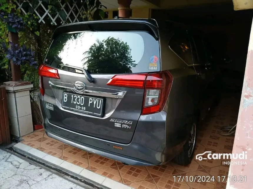 2016 Daihatsu Sigra R Deluxe MPV