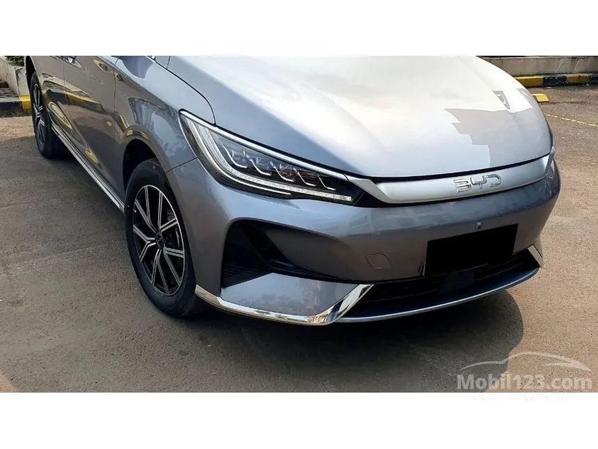 2025 BYD M6 Superior Captain 6 Seater MPV