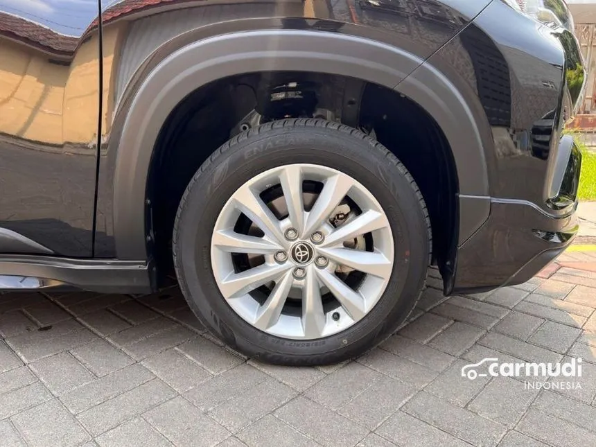 2022 Toyota Kijang Innova Zenix V HV Wagon