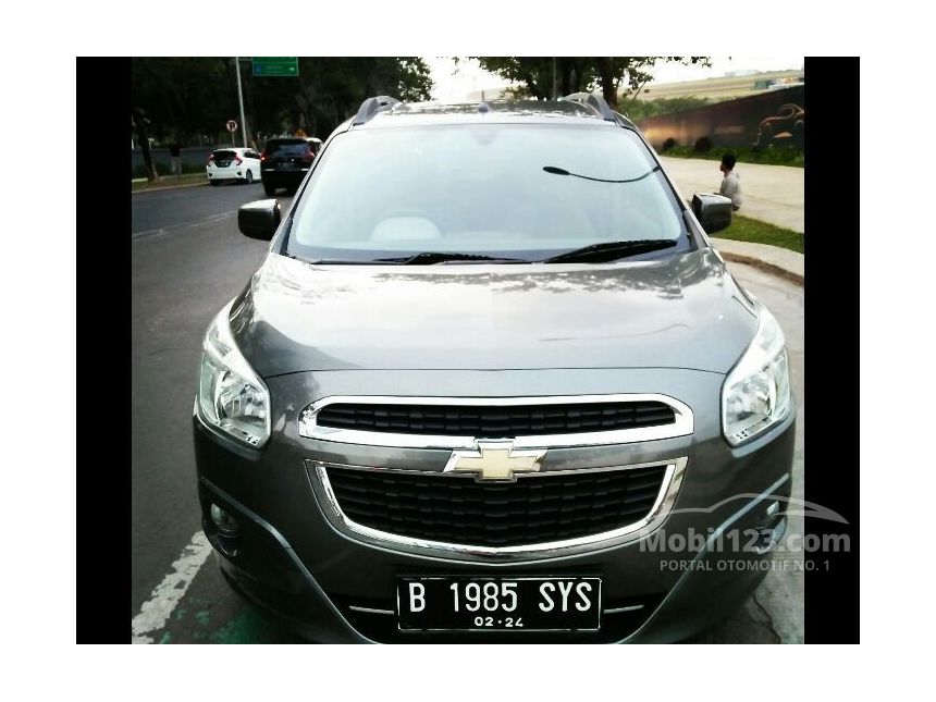 Jual Mobil Chevrolet Spin 2013 LTZ 1.2 di Jawa Barat Manual SUV Abu-abu