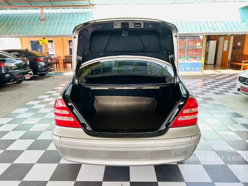 2004 Mercedes-Benz C180 Kompressor Classic Sedan