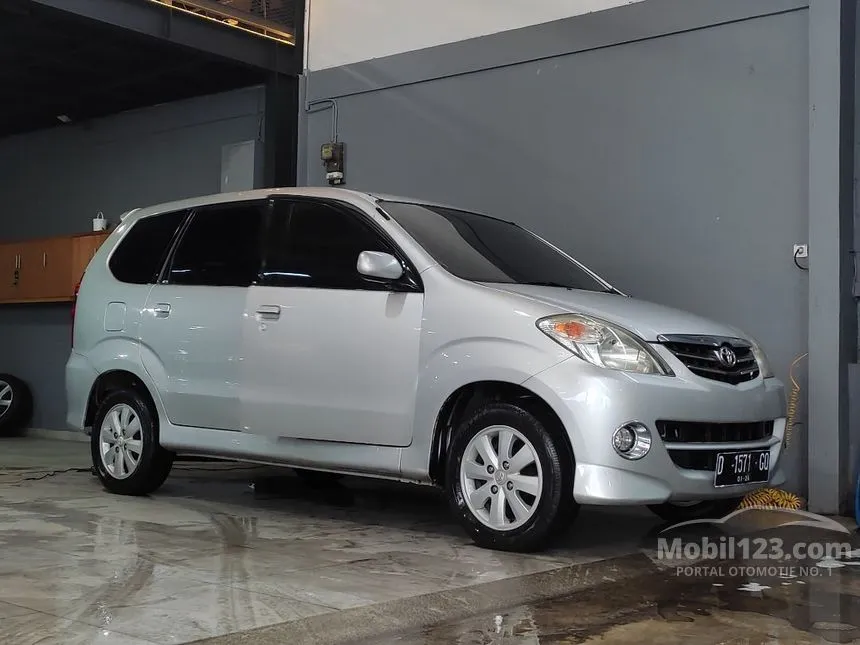 Jual Mobil Daihatsu Xenia 2004 Mi 1.0 di Jawa Barat Manual MPV Silver Rp  65.000.000 - 8601286 - Mobil123.com