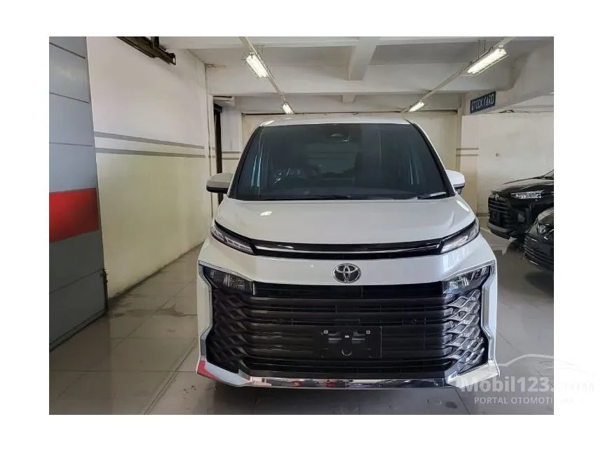 Jual Mobil Toyota Voxy 2023 2.0 di Banten Automatic Van Wagon Putih Rp 598.000.000