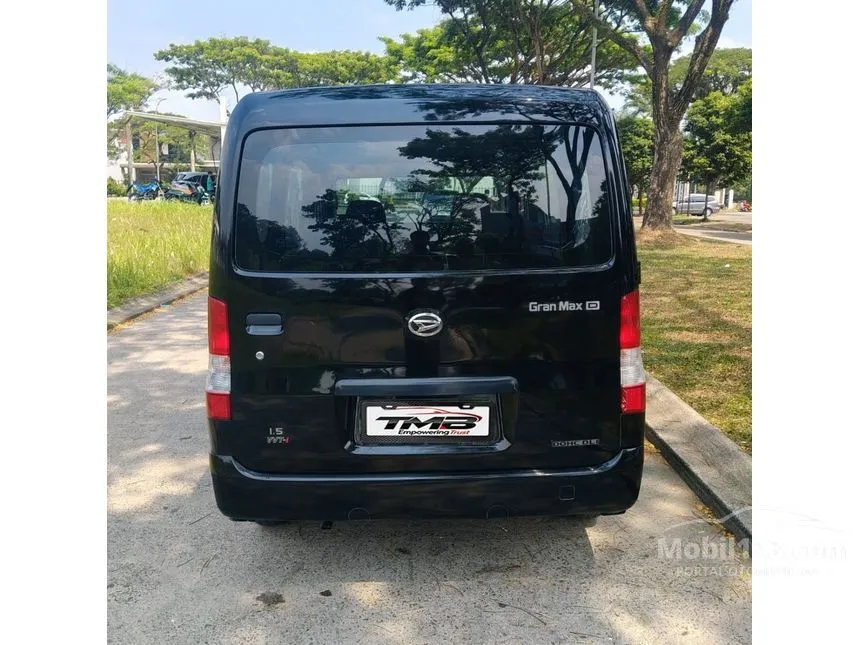 2016 Daihatsu Gran Max Mini Bus D PS Van