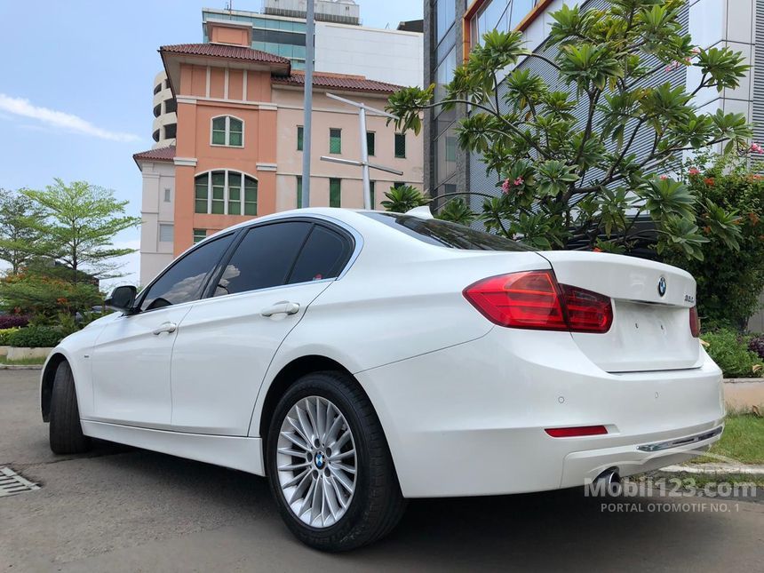 Jual Mobil  BMW  320i  2014 Luxury  2 0 di DKI Jakarta 