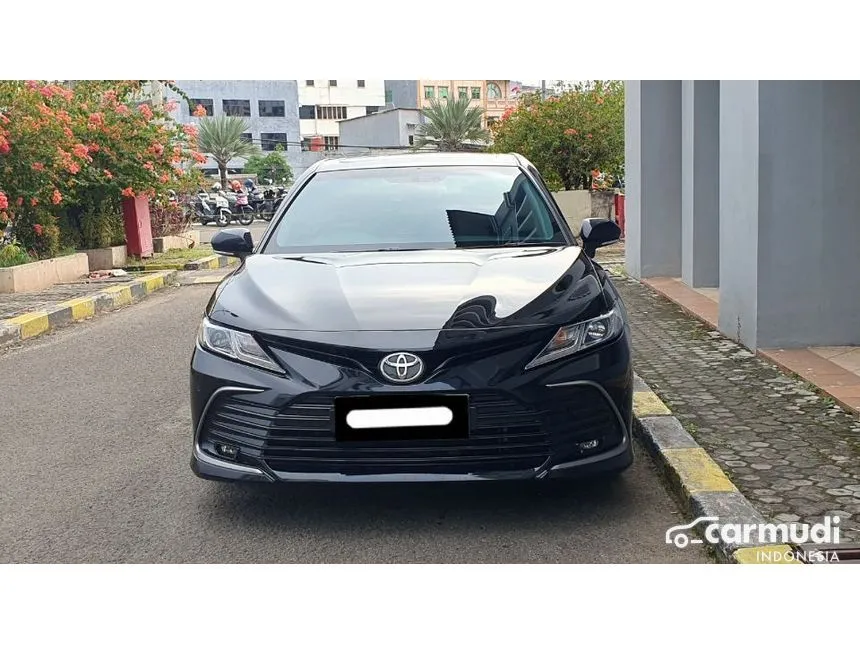 2022 Toyota Camry V Sedan