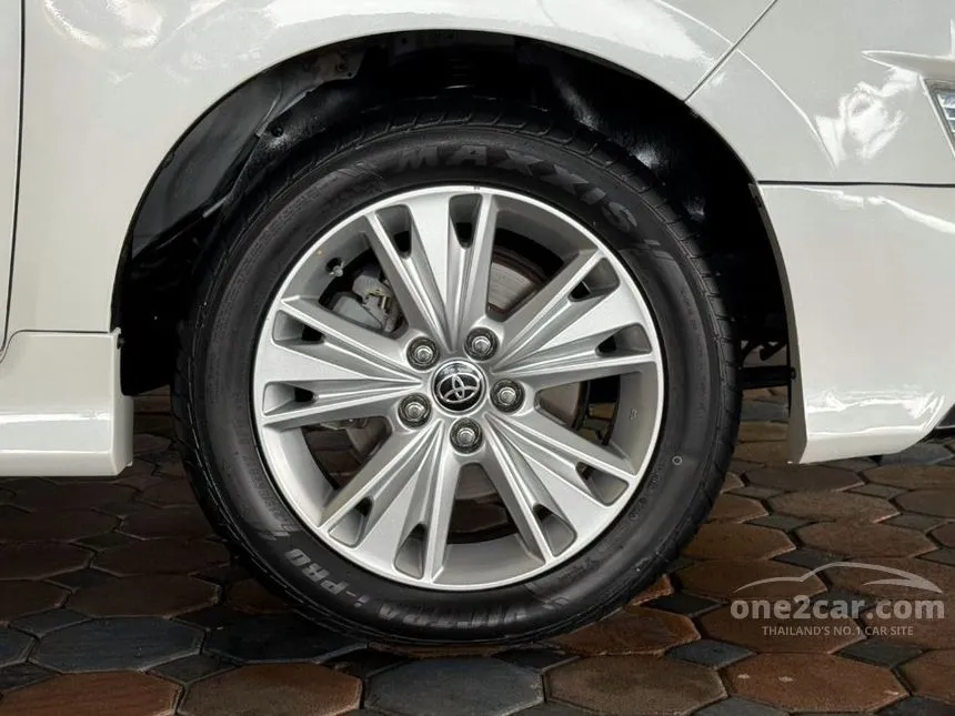 2018 Toyota INNOVA Crysta V Wagon
