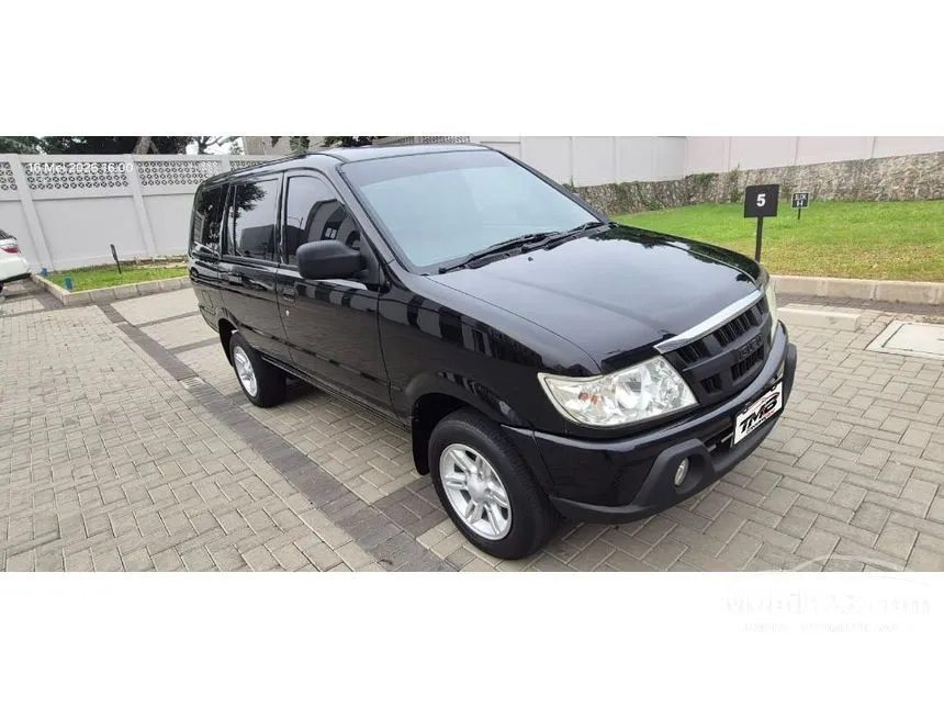 2013 Isuzu Panther LV Adventurer SUV