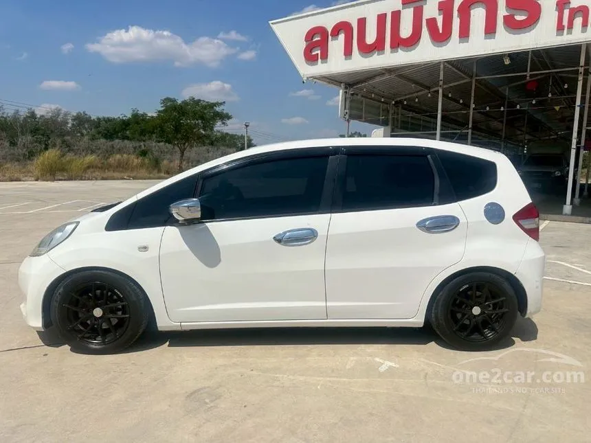 2011 Honda JAZZ V Hatchback