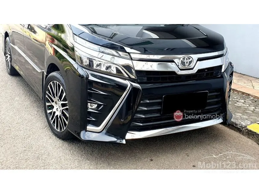 2018 Toyota Voxy MPV