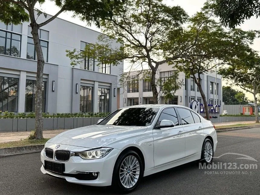 Jual Mobil BMW 320i 2015 Luxury 2.0 di DKI Jakarta Automatic Sedan Putih Rp 362.000.000