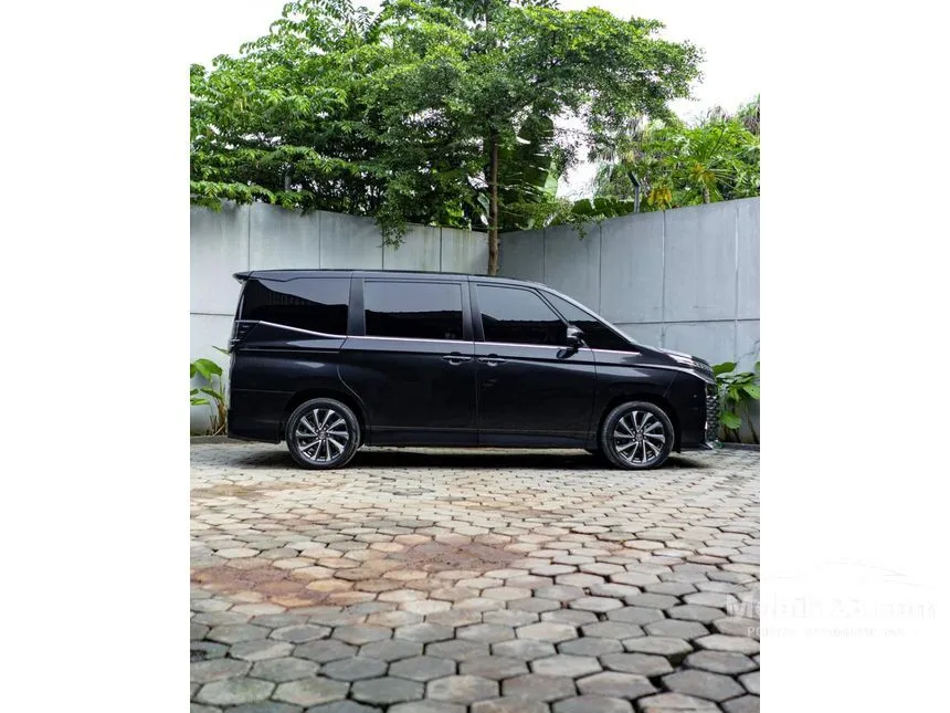 2023 Toyota Voxy (Premium Color) MPV