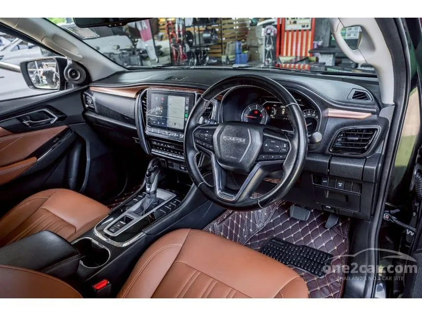 2024 Isuzu MU-X Ultimate SUV