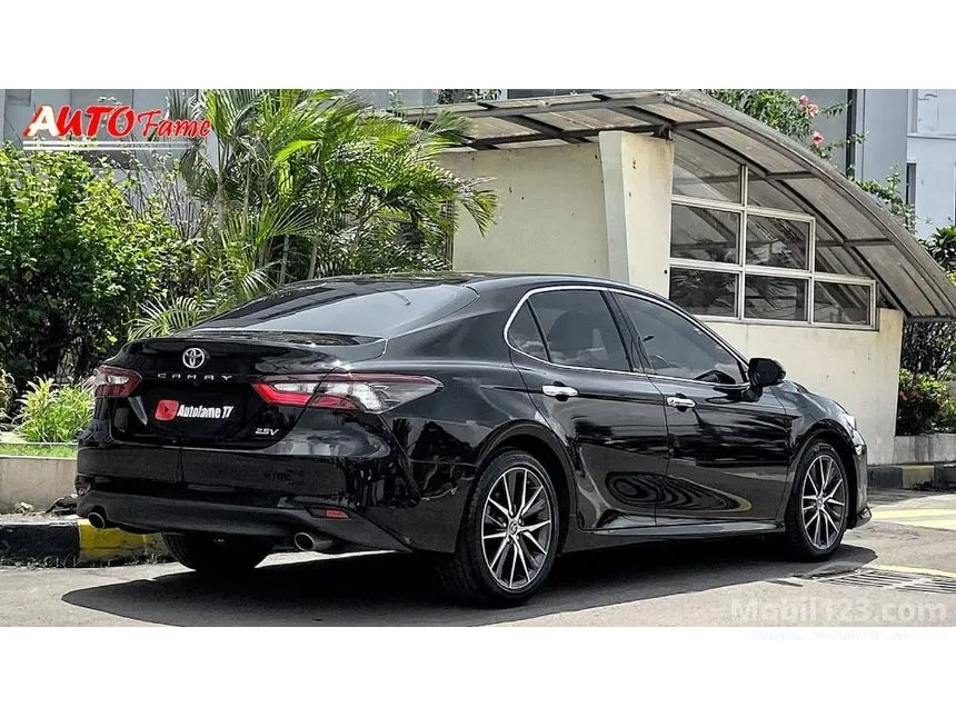 2023 Toyota Camry V Sedan
