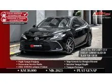 2023 Toyota Camry 2.5 V Sedan KM 30.000 Toyota All New Camry 2.5 V Facelift Sunroof NIK 2023 Black On Black Tgn 1 Dr Br