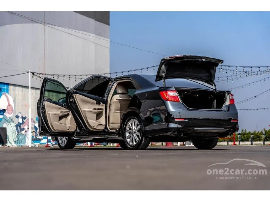 2013 Toyota Camry Hybrid Sedan