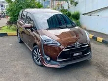 Toyota Sienta 1.5 Q MPV at 2017 coklat metali dp murah