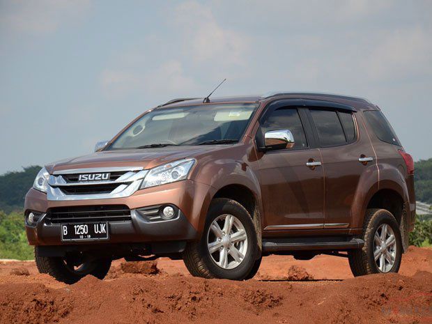 Isuzu MU-X tak akan Biarkan Pajero Sport dan Fortuner