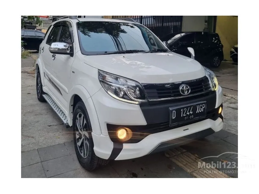 Jual Mobil Toyota Rush 2015 S 1.5 Manual 1.5 di Jawa Barat Manual SUV Putih Rp 179.000.000