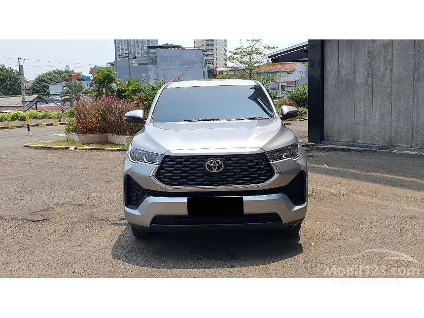 Jual Mobil Toyota Kijang Innova Zenix 2023 V HV 2.0 di DKI Jakarta Automatic Wagon Silver Rp 415.000.000