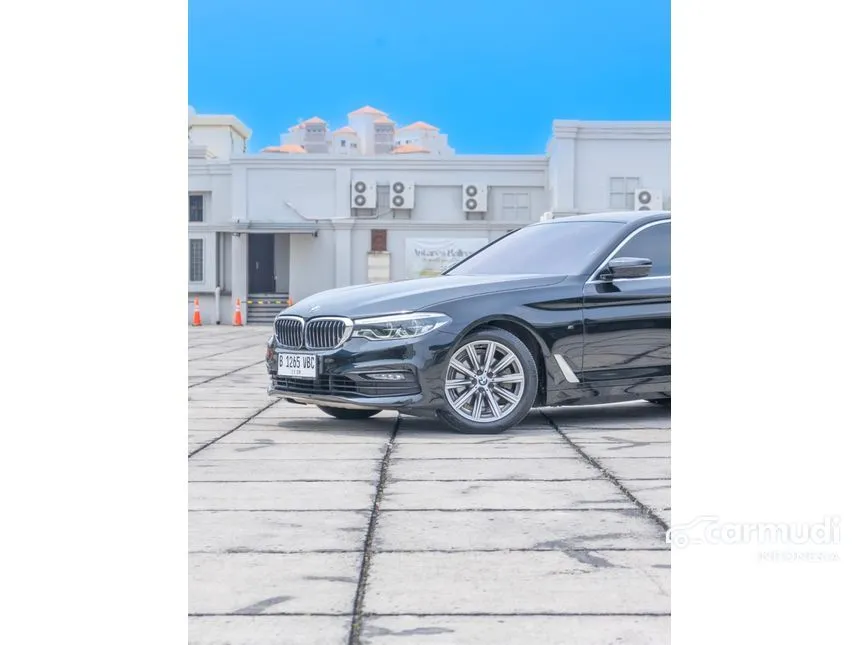 2019 BMW 520i Luxury Sedan