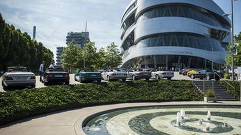 Mercedes-Benz Ejek BMW via Ucapan Ulang Tahun