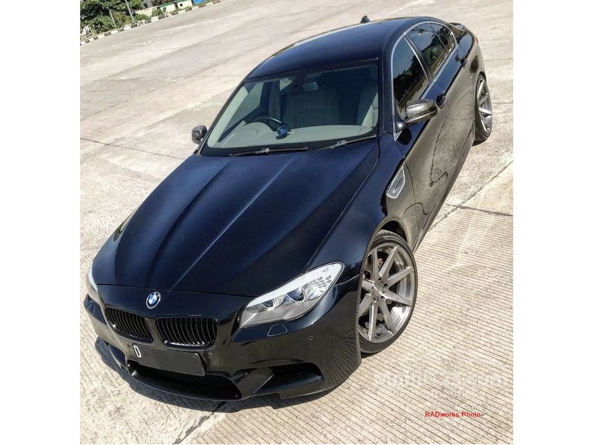 Jual Mobil  BMW  523i 2010 Executive 2 5 di Jawa  Barat  