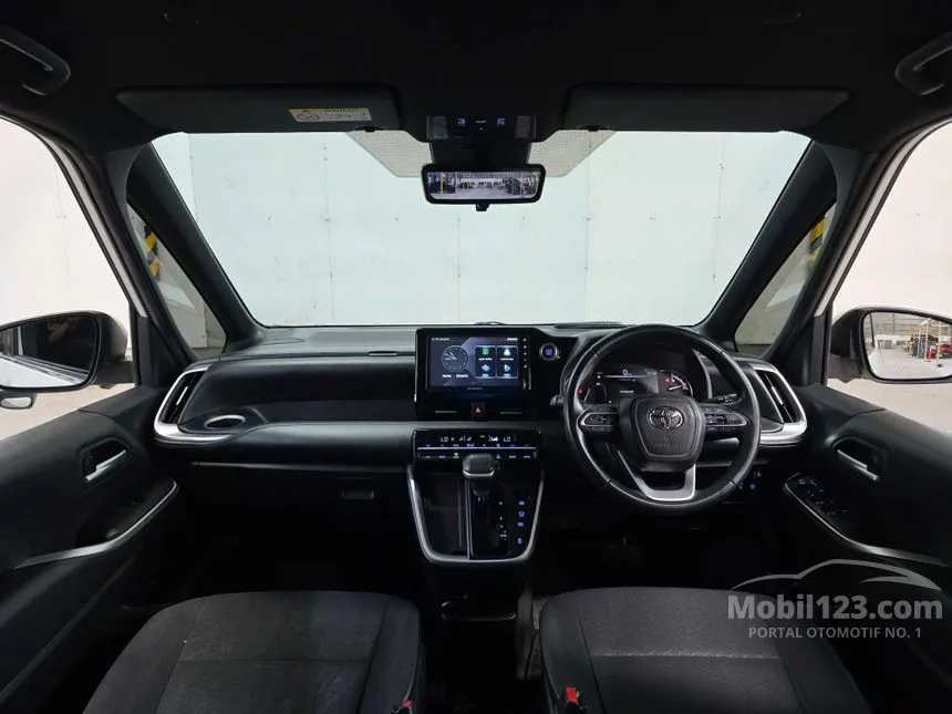 2022 Toyota Voxy MPV