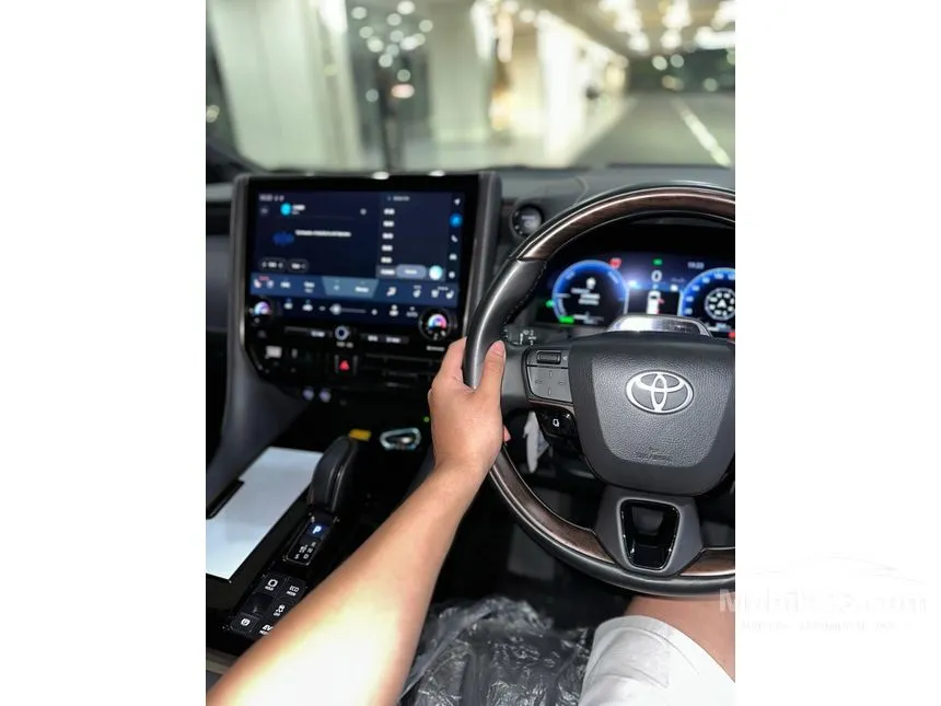 2024 Toyota Alphard HEV Modelista MPV